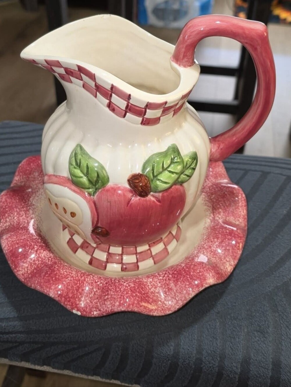 1997 Cracker Barrel Pitcher Set
